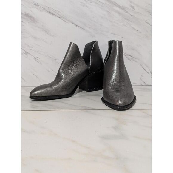 Vince Camuto Women's Silver Metallic 8.5 Ankle Bootie - Picture 1 of 6